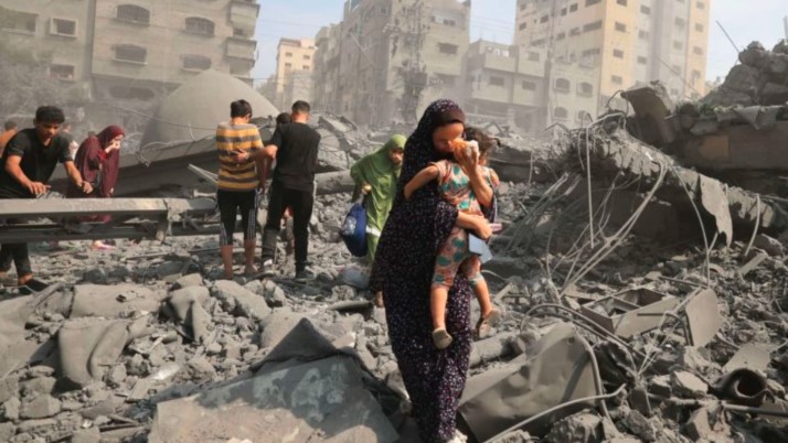 35 قتيلا بقصف إسرائيلي على مخيمي المغازي والنصيرات بغزة.. والعشرات تحت الأنقاض 1 35 قتيلا بقصف إسرائيلي على مخيمي المغازي والنصيرات بغزة.. والعشرات تحت الأنقاض