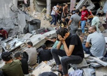 إسرائيل تقسم قطاع غزة إلى مربعات وسط تحذيرات من تكدس بشري