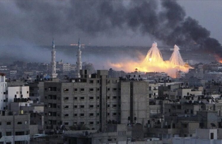 “صحة غزة”: إصابات “غير مسبوقة” بقصف مراكز إيواء بقنابل حارقة