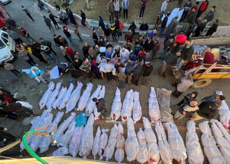 الجثث المتحللة في شوارع غزة.. كارثة صحية تنذر بأوبئة خطيرة