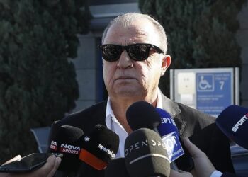 قدم.. التركي فاتح تريم يصل أثينا لتولي تدريب باناثينايكوس اليوناني