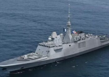 البحرية الفرنسية تسقط مسيرتين للحوثيين في البحر الأحمر