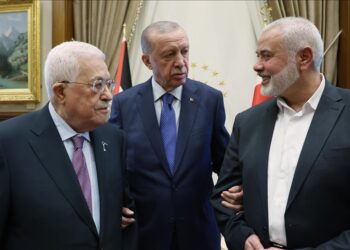 الفتح تدعي تركيا للتوسط بين حماس و منظمة التحرير الفلسطينة لتعزيز الوحدة السياسية الفلسطينة