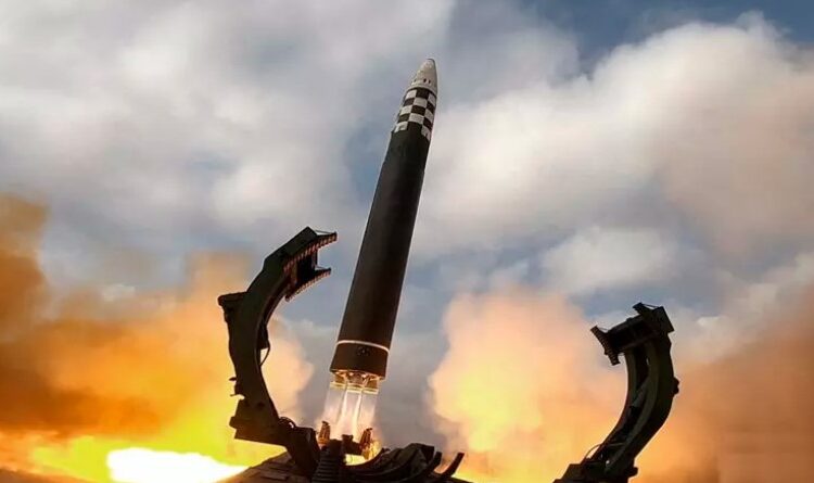 كوريا الشمالية تجرب أكبر صاروخ باليستي عابر للقارات.. ويحذر واشنطن