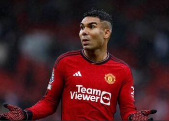 مانشستر يونايتد يعتزم التخلي عن فاران وكاسيميرو وسانشو