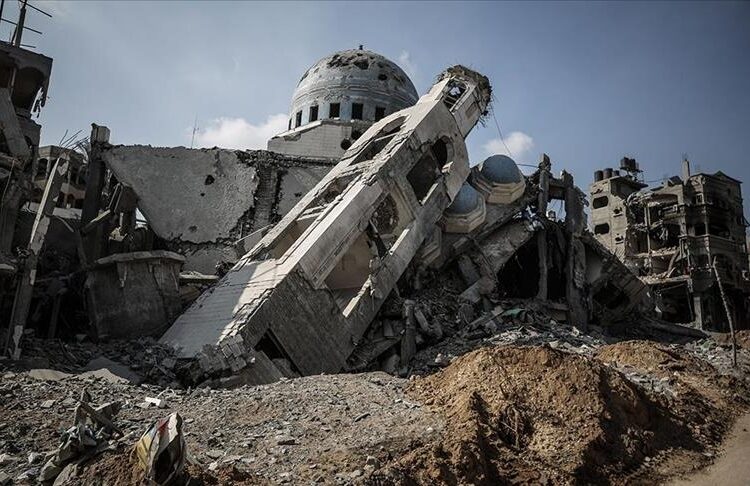 حماس: قصف إسرائيل للمسجد العمري بغزة "جريمة همجية شنيعة" 1 حماس: قصف إسرائيل للمسجد العمري بغزة “جريمة همجية شنيعة”