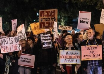 تل أبيب.. آلاف يتظاهرون لإطلاق سراح الأسرى في غزة