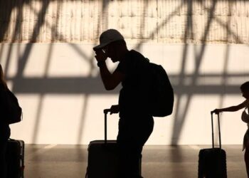 تحذير لركاب الطائرات.. هؤلاء سرقوا “مليوني يورو” من الأمتعة