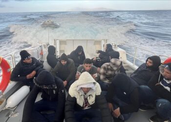 إنقاذ 14 مهاجرا غير نظامي غربي تركيا