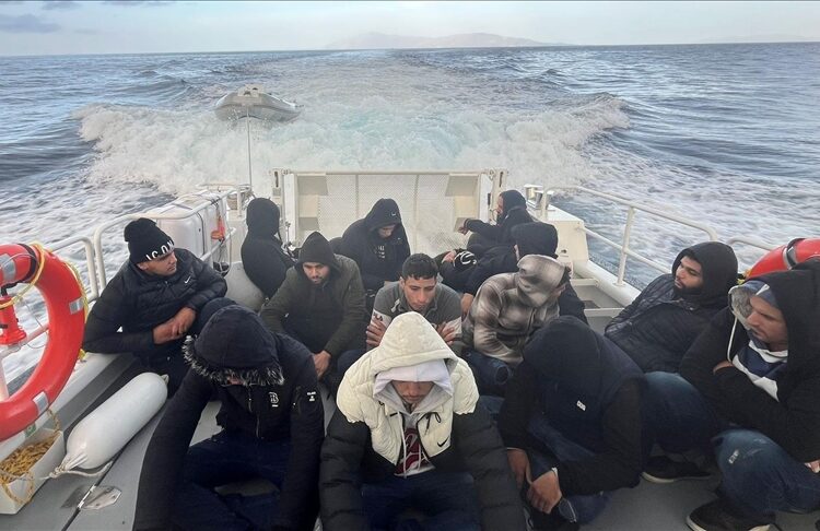 إنقاذ 14 مهاجرا غير نظامي غربي تركيا