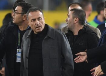 القبض على رئيس ناد تركي بعدما لكم حكما في وجهه