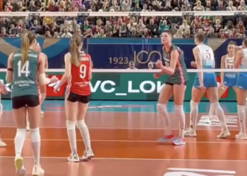 Ebrar Karakurt kariyer rekoru kırdı, Rus taraftarlar ‘Erik Dalı’ oynadı