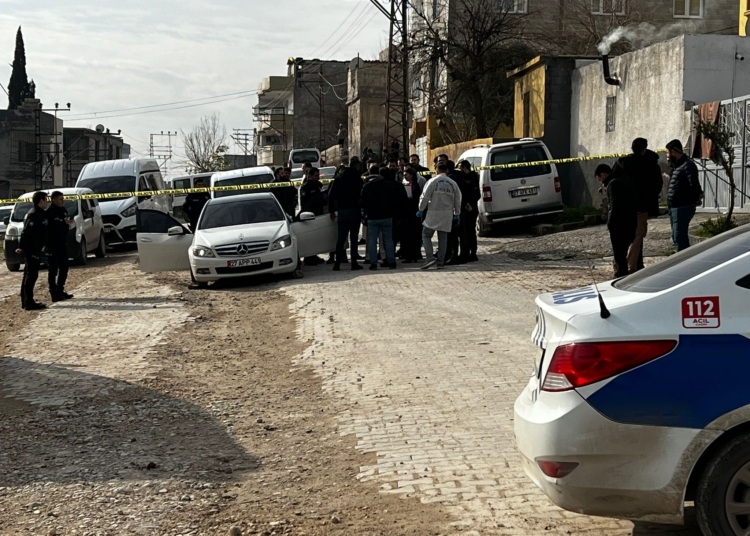 Gaziantep'te kadın cinayeti: Eşini ve iki kayınbiraderini öldürüp intihar etti 1 Gaziantep’te kadın cinayeti: Eşini ve iki kayınbiraderini öldürüp intihar etti
