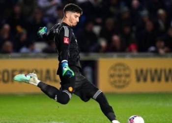 Altay Bayındır, Manchester United ile ilk maçına çıktı, tarihe geçti