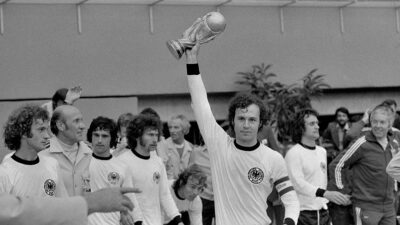 Almanların futbol efsanesi Franz Beckenbauer hayatını kaybetti