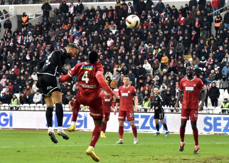 Beşiktaş, Sivas'ta dondu: 1-0 1 Beşiktaş, Sivas’ta dondu: 1-0