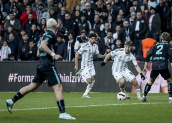 Beşiktaş, ikinci yarı bir kişi eksik oynayan Adana Demirspor’la golsüz berabere kaldı