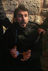 Fatih Camii’nde slogan atınca uyaran imamı ve müdahale eden hafızı bıçakladı