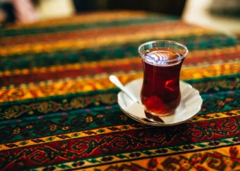 ABD’li bilim insanından sıradışı iddia: Mükemmel çay, tuzla demlenmeli