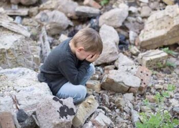 Depremzede aileler ‘ölü sayılmadan’ önce çocuklarının bulunmasını istiyor