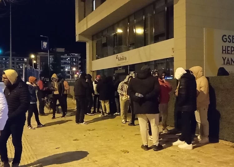 Çorum 4,2 ile sarsıldı, halk geceyi tedirgin geçirdi 1 Çorum 4,2 ile sarsıldı, halk geceyi tedirgin geçirdi