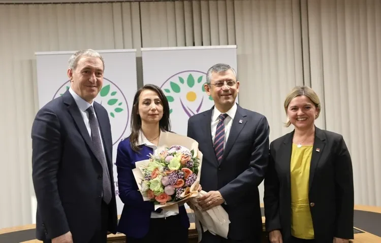 DEM Parti’nin CHP’yi 5 büyükşehirde destekleyebileceği iddia edildi 1 DEM Parti’nin CHP’yi 5 büyükşehirde destekleyebileceği iddia edildi