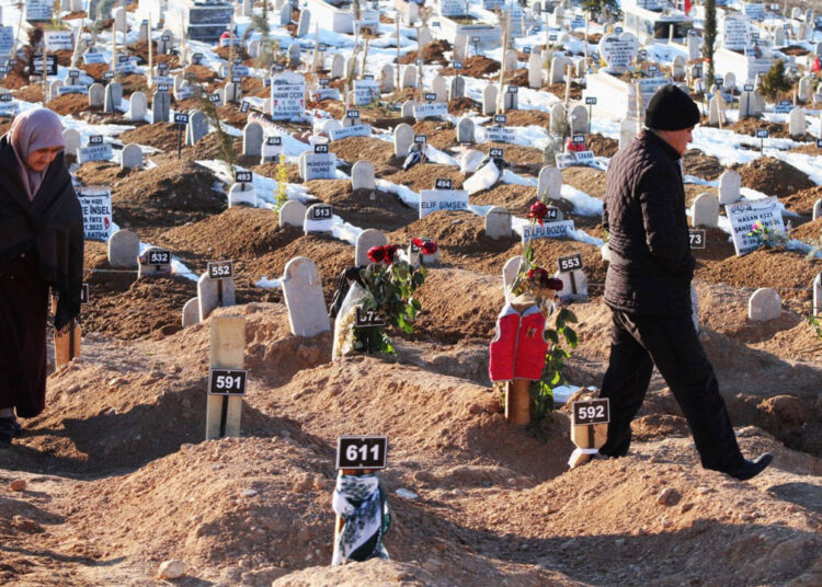 Depremzedeler, sorumluların hesap vermesi için adalet nöbetine başlıyor 1 Depremzedeler, sorumluların hesap vermesi için adalet nöbetine başlıyor