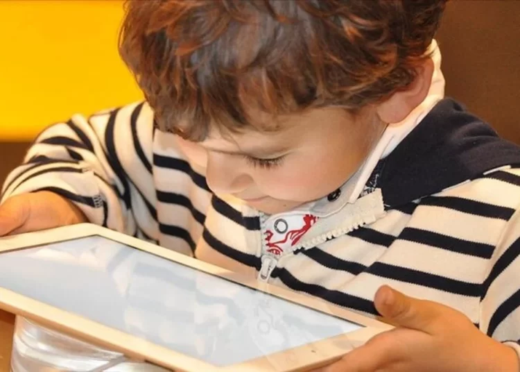 Teknoloji bağımlılığı çocuklarda böbrek taşı riskini katlıyor