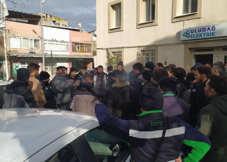 Uludağ Enerji çalışanları 4 ilde iş bıraktı