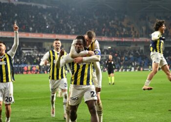 Fenerbahçe, zorlu Başakşehir engelini 90+4’te penaltıyla aşabildi