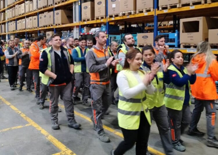 Ford Otosan zamda anlaşamadı! İşçiler greve gidiyor
