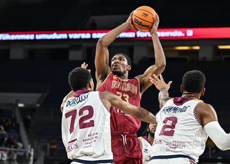 Galatasaray, Bourgogne Dijon’a yenildi, taraftar faturayı Başantrenör’e kesti