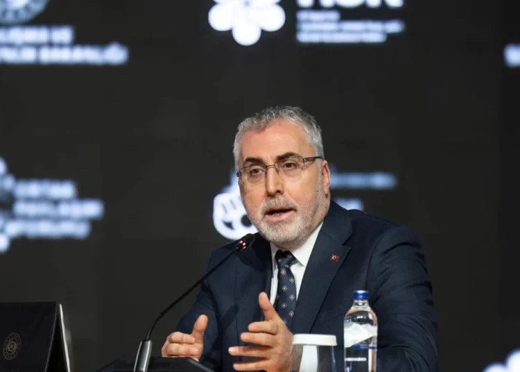 Bakan Işıkhan: Yaşlılık sigortasını orta vadede hayata geçireceğiz 1 Bakan Işıkhan: Yaşlılık sigortasını orta vadede hayata geçireceğiz