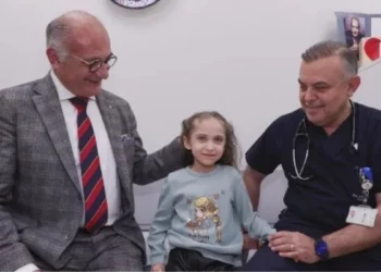 Minik kalbini ‘söküp’ tümörü temizlediler, sonra geri taktılar
