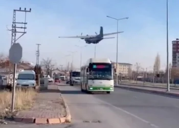 Kayseri’de askeri nakliye uçağı acil iniş yaptı, pilotlar faciayı önledi