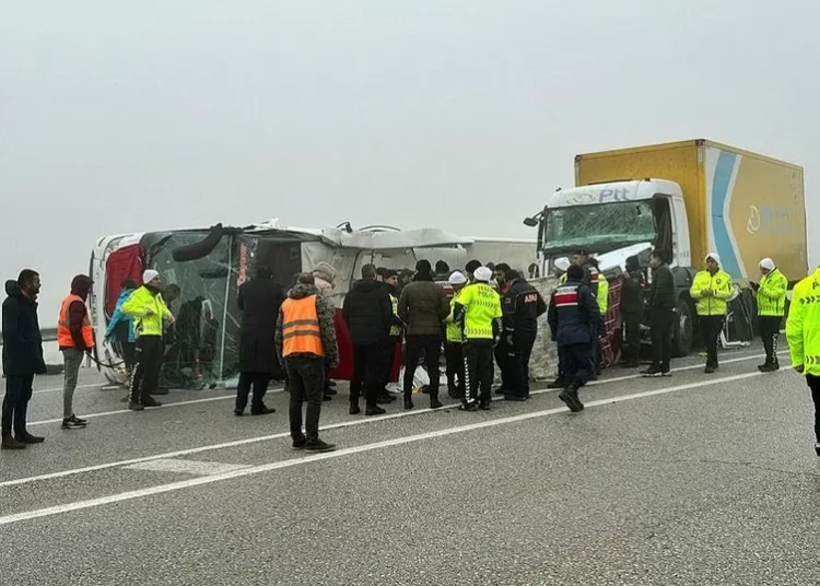 Malatya’da otobüs devrildi: 3 ölü, 29 yaralı