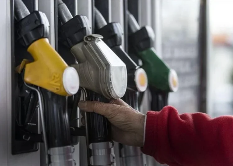 Motorin 43 liraya dayandı! Bu gece bir zam daha bekleniyor 1 Motorin 43 liraya dayandı! Bu gece bir zam daha bekleniyor