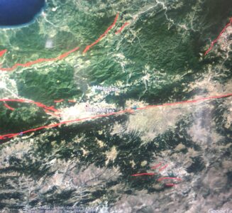 Naci Görür, harita paylaştı: Bunlardan biri kırılmış olmalı