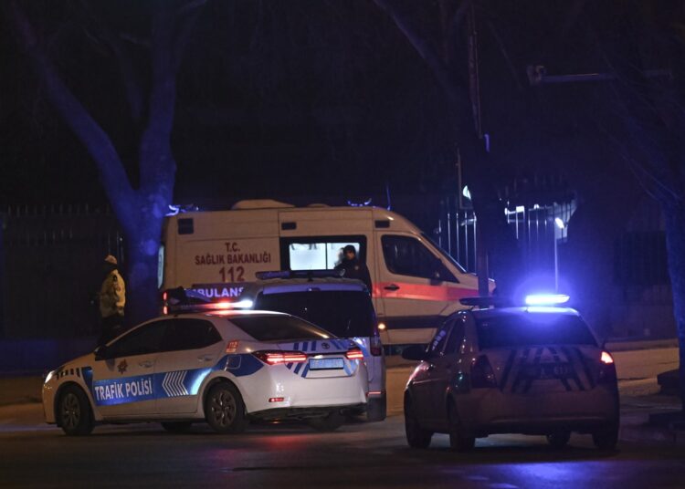 Şüpheli şahıs, İçişleri Bakanlığı önünde ‘dur’ ihtarına uymayınca vuruldu