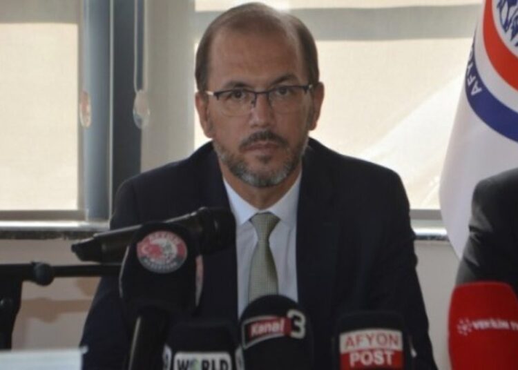 Üniversite rektöründen itiraf: Randevu almak için torpil yaptırıyorum