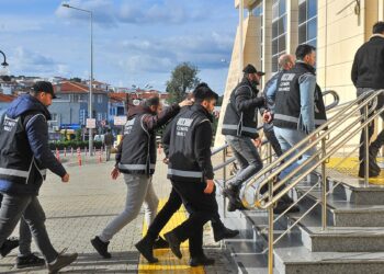 Gümrük memurlarından milyar dolarlık vurgun: 6 tutuklu