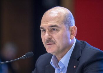 Eski bakanlara ‘sayemde vekil oldunuz’ diye espri yapıyormuş