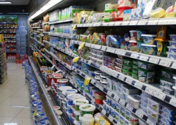 Çiğ süte gelen zamla birlikte marketlerde 700 ürünün fiyat etiketi değişti