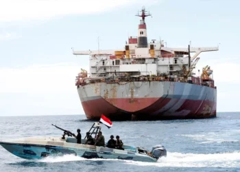 Yemen-ABD-İran krizi tırmanıyor! Husiler ABD savaş gemisi vurdu