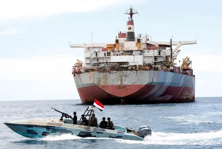 Yemen-ABD-İran krizi tırmanıyor! Husiler ABD savaş gemisi vurdu