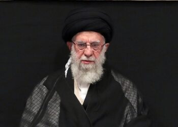 خامنئي يتوعد بـ”رد عسير” على “فاجعة” كرمان