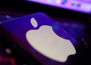 أبل توجه صفعة لسامسونغ.. أفقدتها مركزا حافظت عليه لسنوات