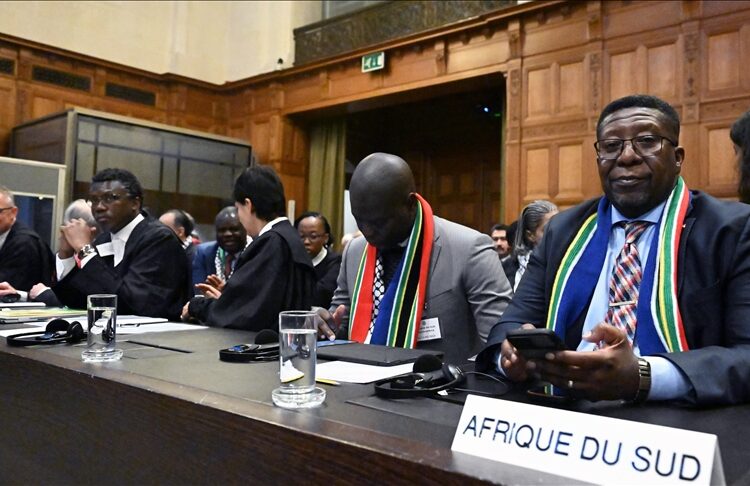 محامون بجنوب إفريقيا يعتزمون مقاضاة واشنطن ولندن لدعمهما إسرائيل