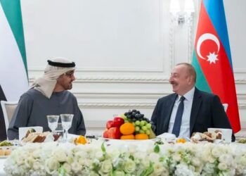 رئيس الإمارات يصل إلى أذربيجان في زيارة رسمية