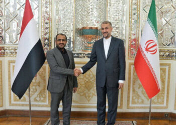 طهران.. وزير الخارجية الإيراني يلتقي متحدث “الحوثيين”
